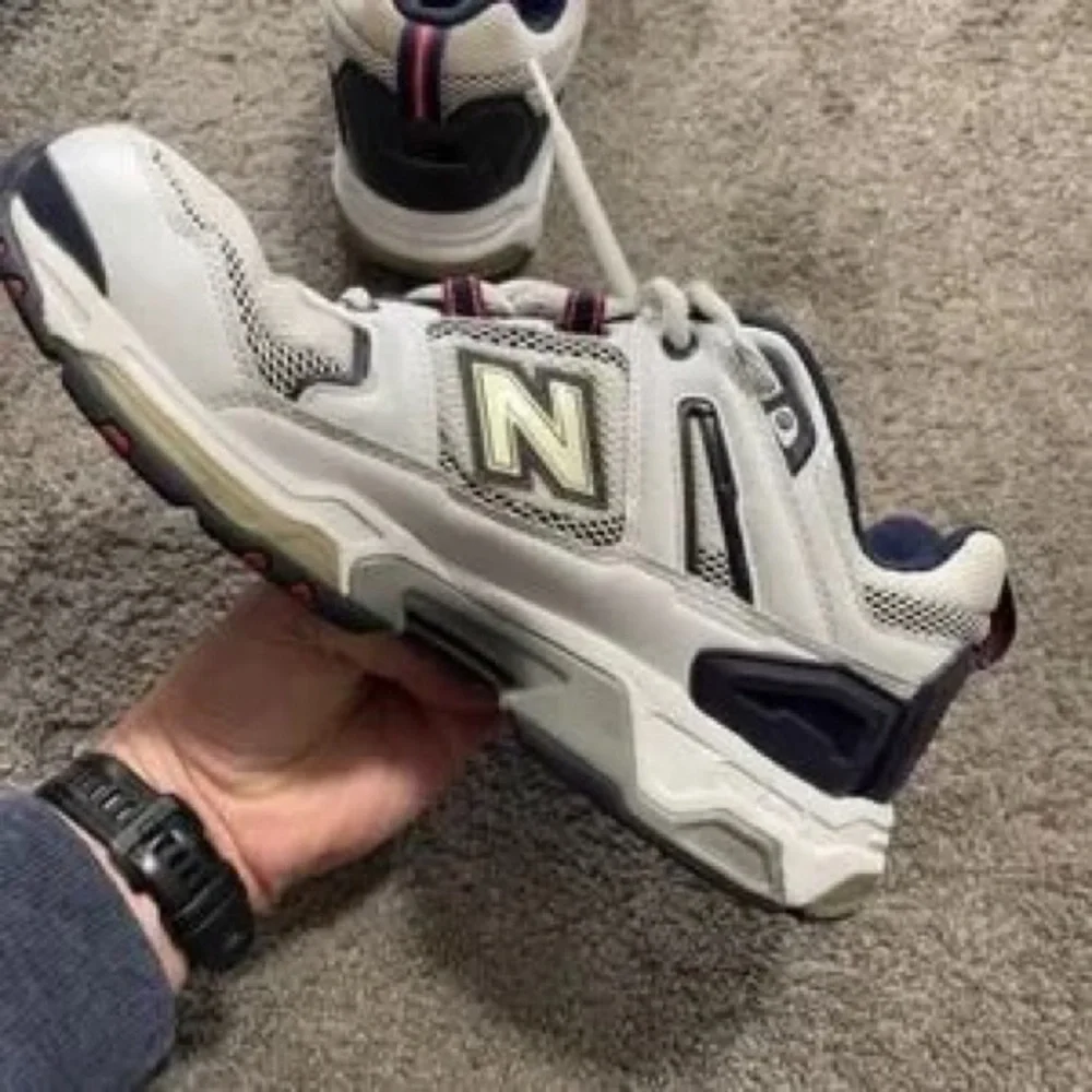 New Balance White and Navy Men's Sneakers